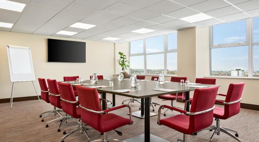 Ramada by Wyndham East Kilbride - image 10