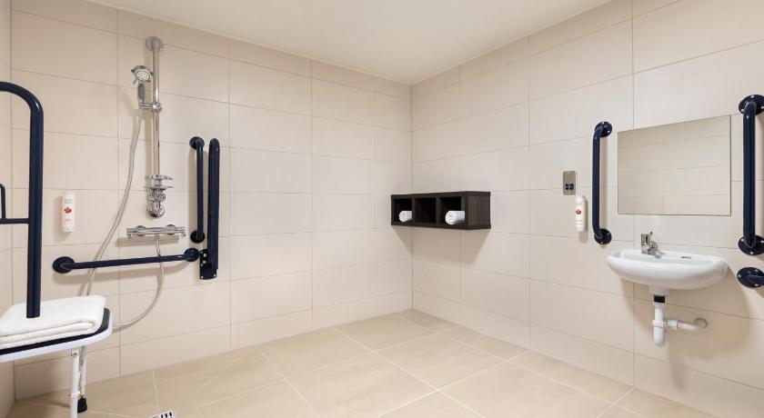 Image of Accessible Twin Room 3