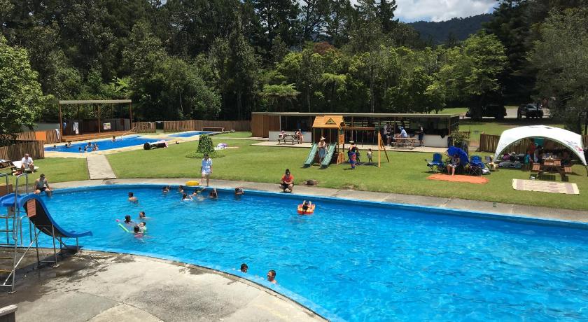 Sapphire Springs Holiday Park and Thermal Pools — Hotel in Katikati
