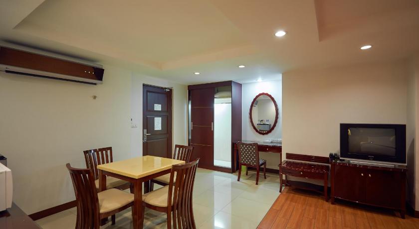 Image of Deluxe King Room 5