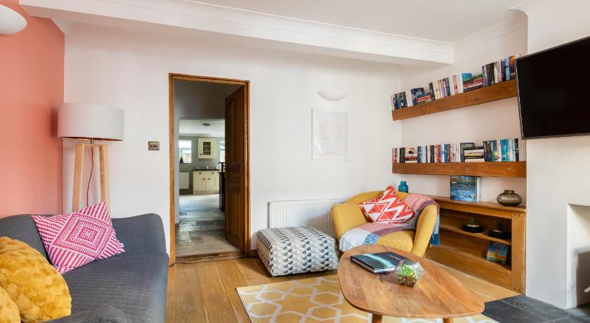 The Madras Cottage - Bright 3BDR Home with Garden photo