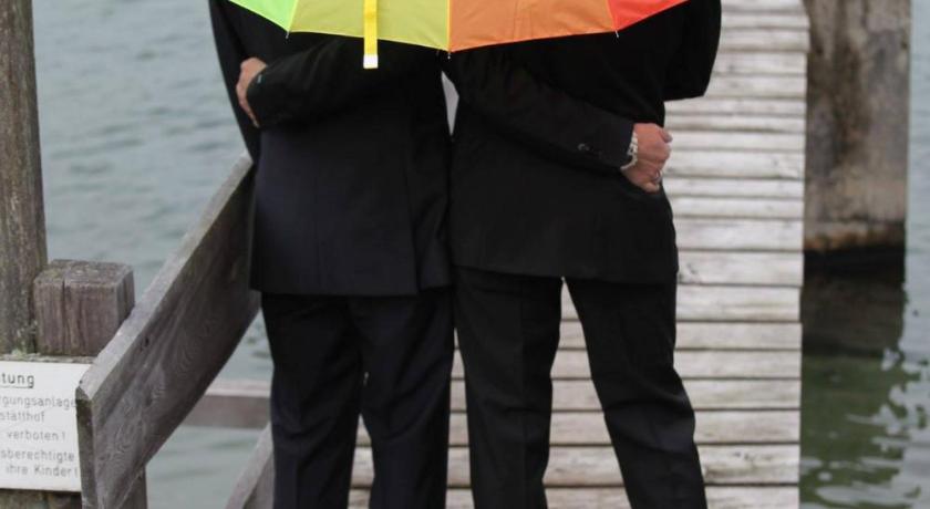 Gay dating in lieboch, Persnliche partnervermittlung in amstetten. Meine stadt singles und umgebung. Steinerkirchen an der traun kennenlernen. Gay dating in lieboch. Dates aus wildon