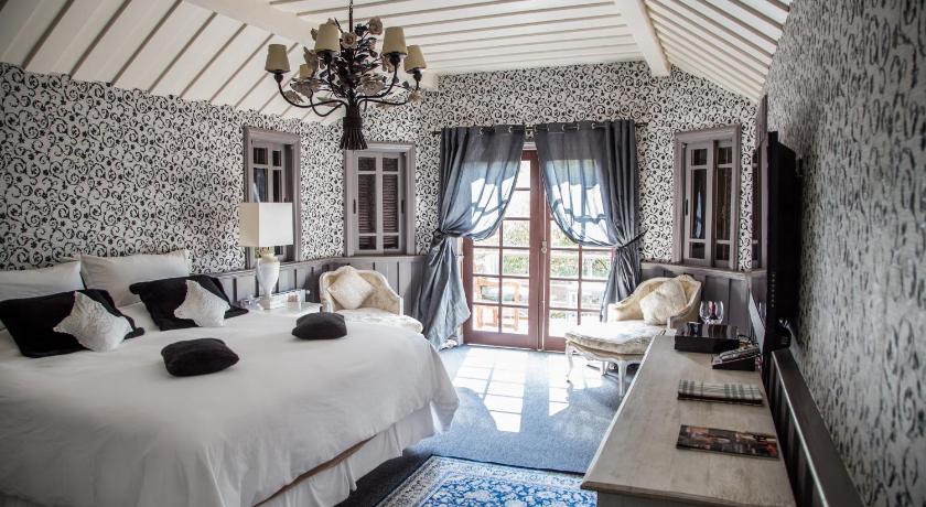 Image of Suite with Hot Tub 4