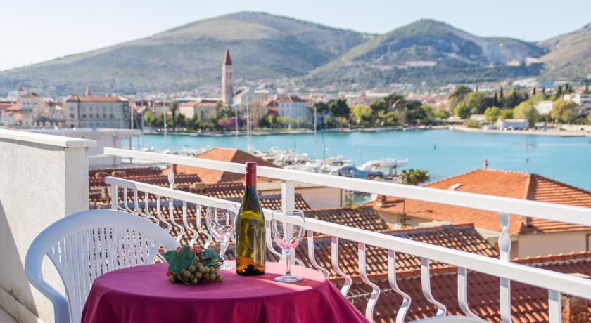 Villa Jadran — Hotel in Trogir