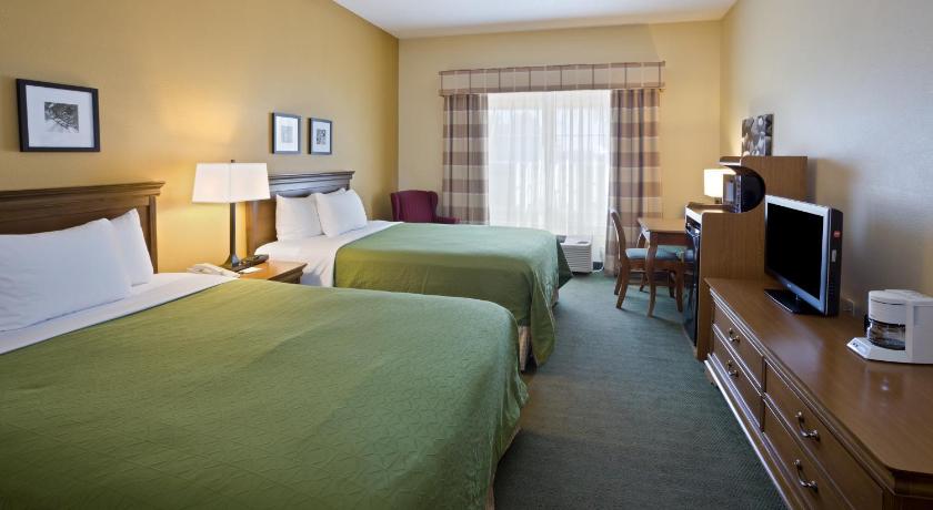 Country Inn & Suites by Radisson, Salina, KS