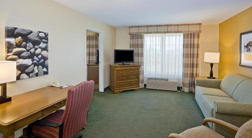 Country Inn & Suites by Radisson, Salina, KS