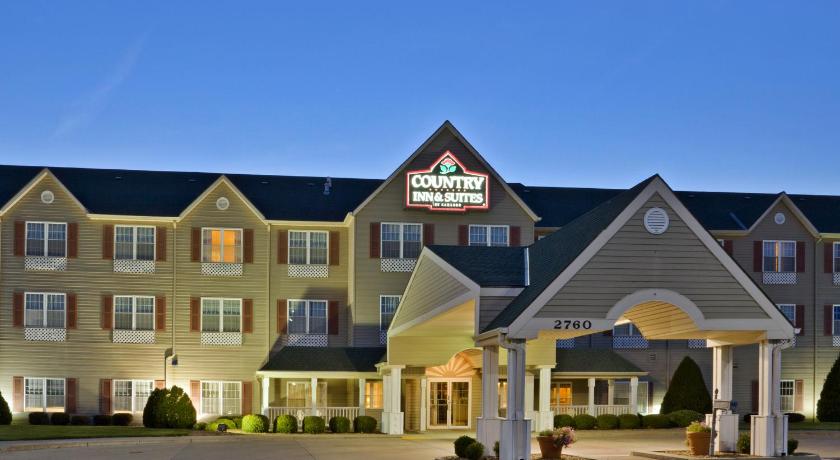 Country Inn & Suites by Radisson, Salina, KS