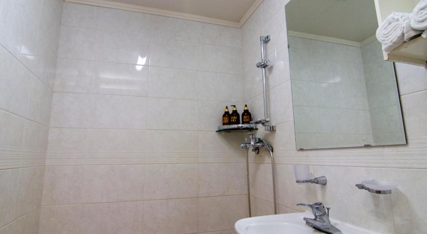 Image of Room with 1 double bed 2