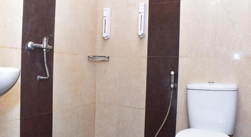 マカッサル RedDoorz Plus near Sultan Hasanuddin Airport 3つ星 ホテル 外観