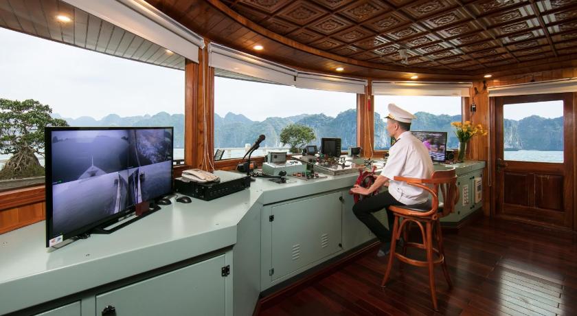 a kitchen with a television and a large window, La Regina Royal Cruise in Hạ Long