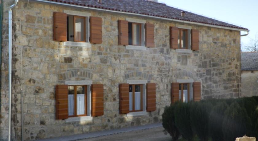Agroturism Stara Stala — Hotel in Hum