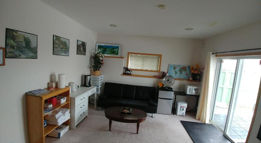 Spacious 2 Bedroom Suite In Amazing Arbour Lake Calgary Ab