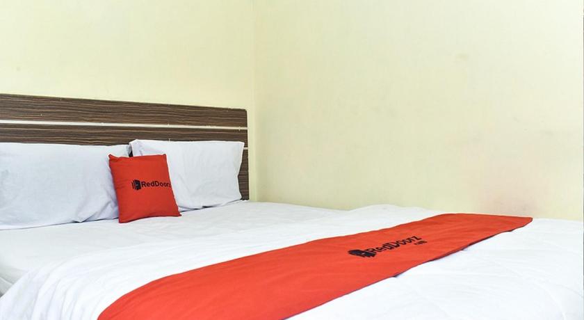 Reddoorz Syariah Near Pantai Losari 3 Prices Photos