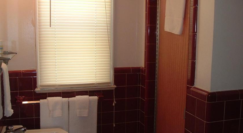 Image of Queen Room - Non-Smoking 3