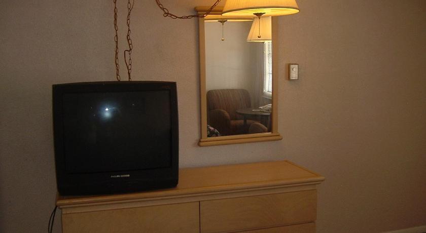 Image of Double Room with Two Double Beds - Non Smoking 9