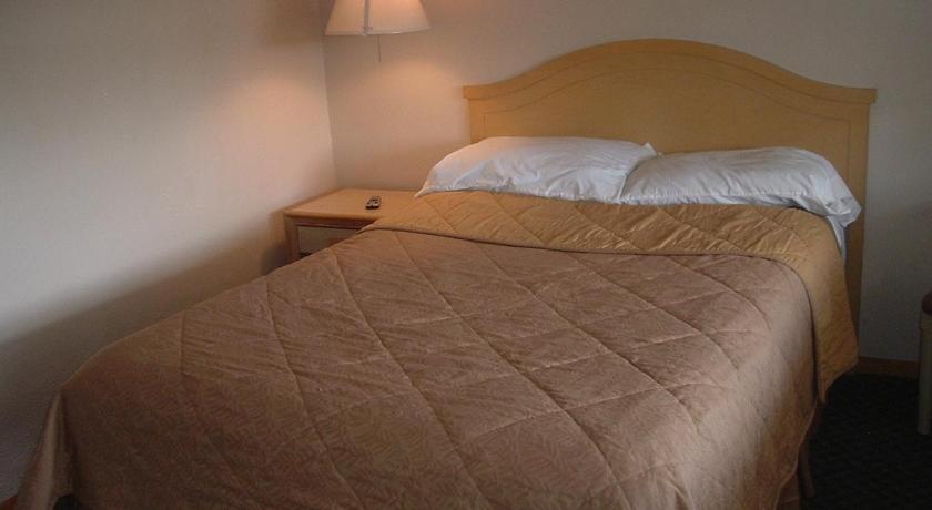 Fels Three Crown Motel photo