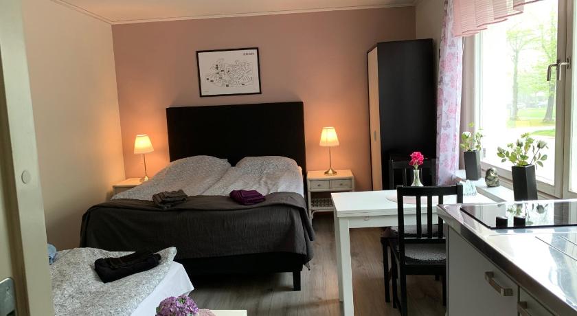 Image of Studio with Private External Bathroom 0