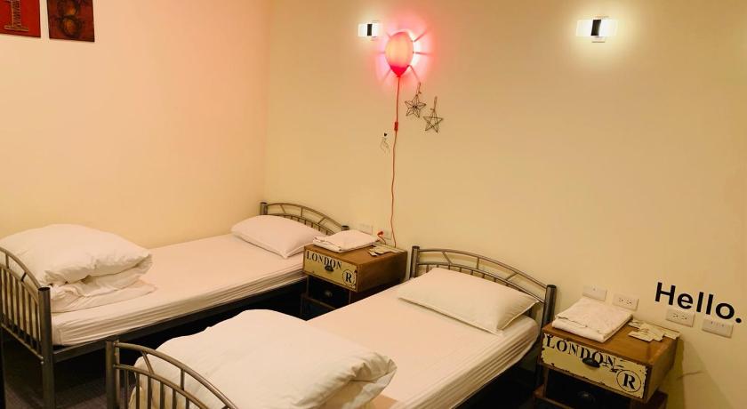 Image of Twin Room with Shared Bathroom 7