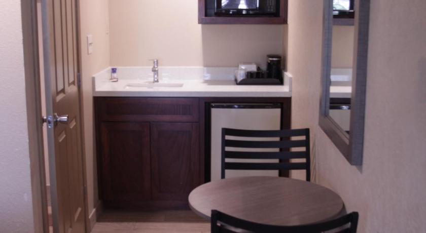 Image of 1 King Bed Non-Smoking 11