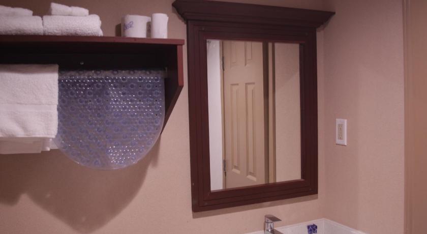 Image of 1 King Bed Kitchenette Non-Smoking 8