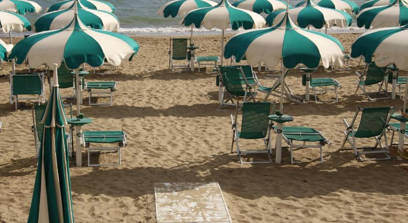 TERRACINA SEA FRONT FANTASTIC APARTMENT WITH ONE CAR PRIVATE OPEN PARKING