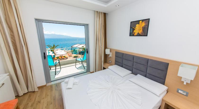 Hotel Saranda Palace photo