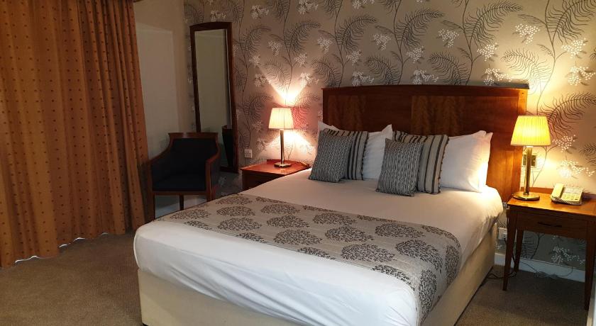 Red Lion Hotel photo