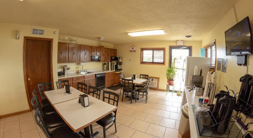 Knights Inn - Chanute KS photo