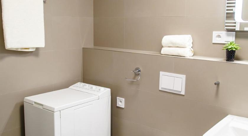 The Town Hall Residence -Welcome Home Apartment -free parking -AC photo