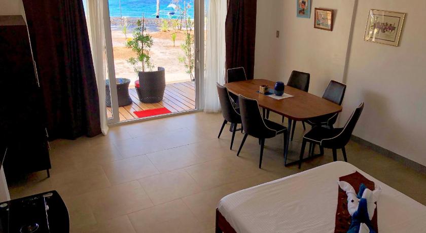 Sunset Cove Beach and Dive Resort photo