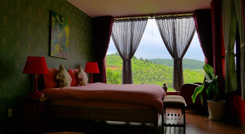 Deluxe Double Room with Balcony, Zen Cafe Lakeside in Dalat