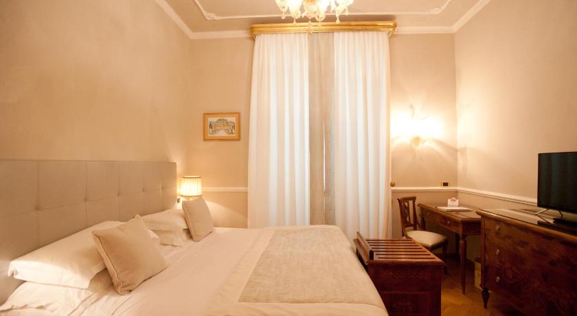 Фото: Двухместный номер с 1 или 2 кроватями (Double or Twin Room) 15