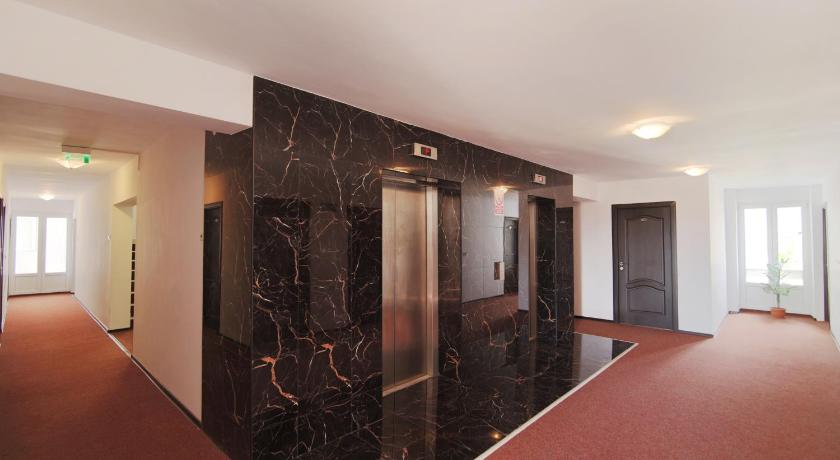Complex Balnear Cerbul photo