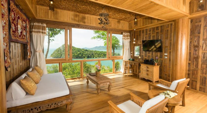 Image of Seawater Pool Suite 6