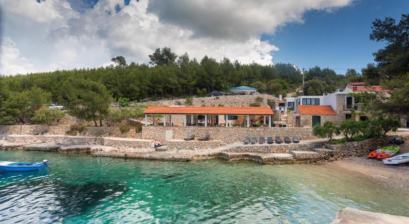Golden Bay in Hvar - Room Deals, Photos & Reviews