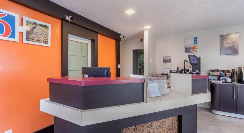 Motel 6-Camrose, AB photo