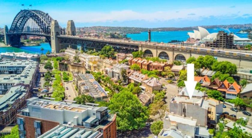 STUNNING SYDNEY HOME 8 - image 5