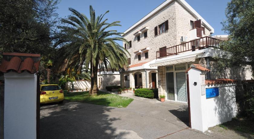 BRAVO Apartmani Budva — Hotel in Budva