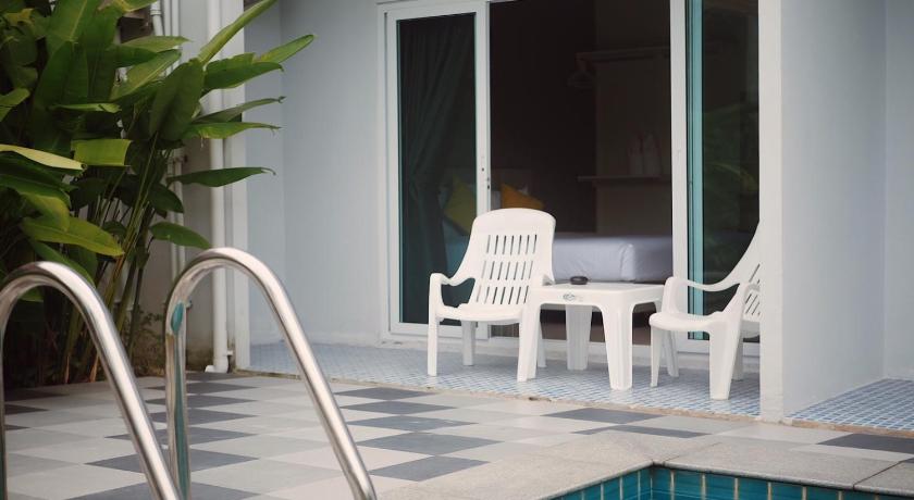 Image of Grand Deluxe Poolside 16