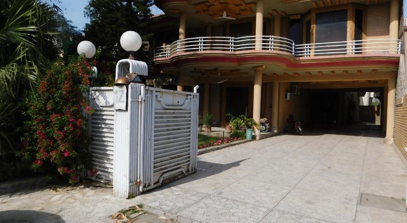 Paramount GuestHouse