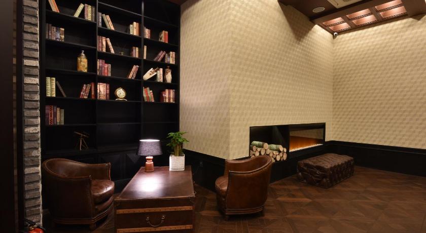Hotel March photo