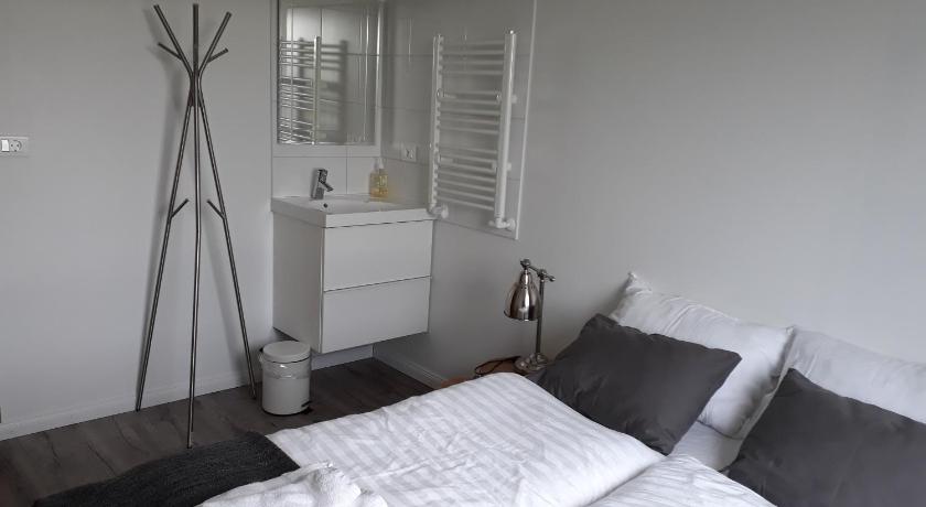 Image of Standard Double Room with Shared Bathroom 3
