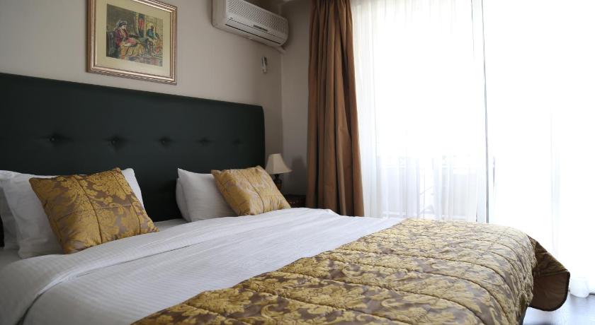 Gondola Hotel & Suites - image 13