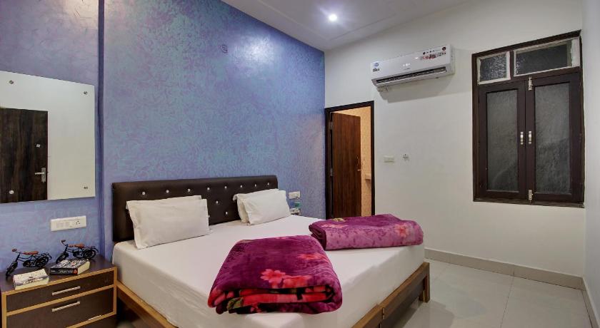 Image of Private Double AC Room with Ensuite Bathroom 11