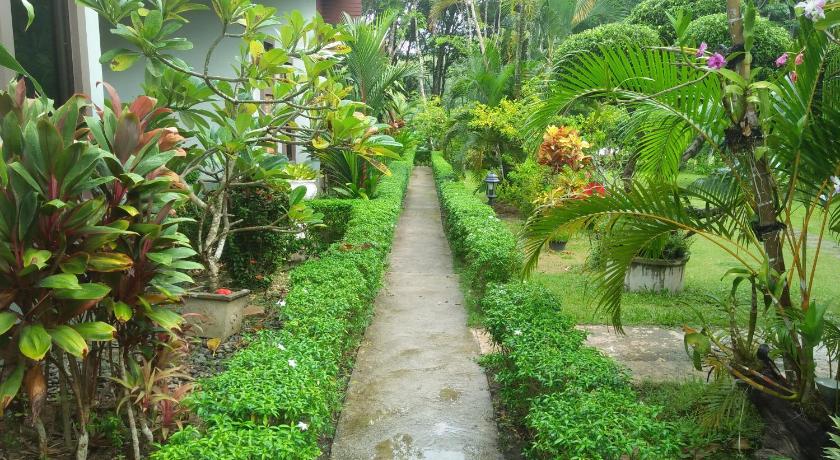 Phuket Sirinapha Resort photo