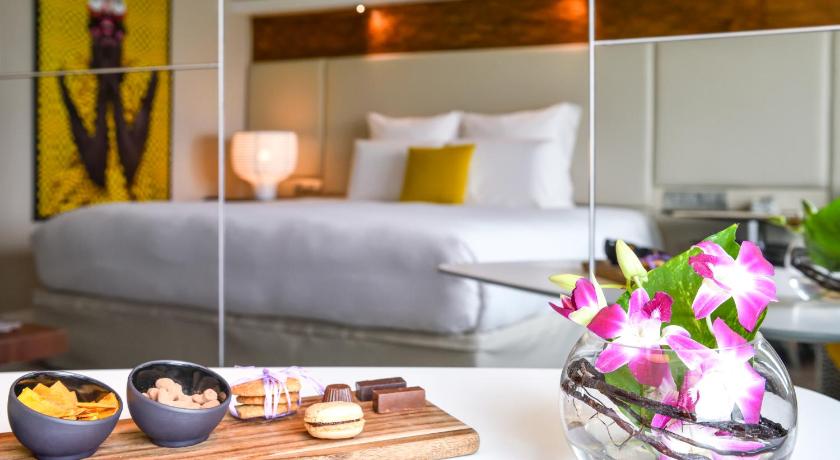Image of Deluxe Room, 1 king size bed, Corner Room with Balcony and Lagoon View 10