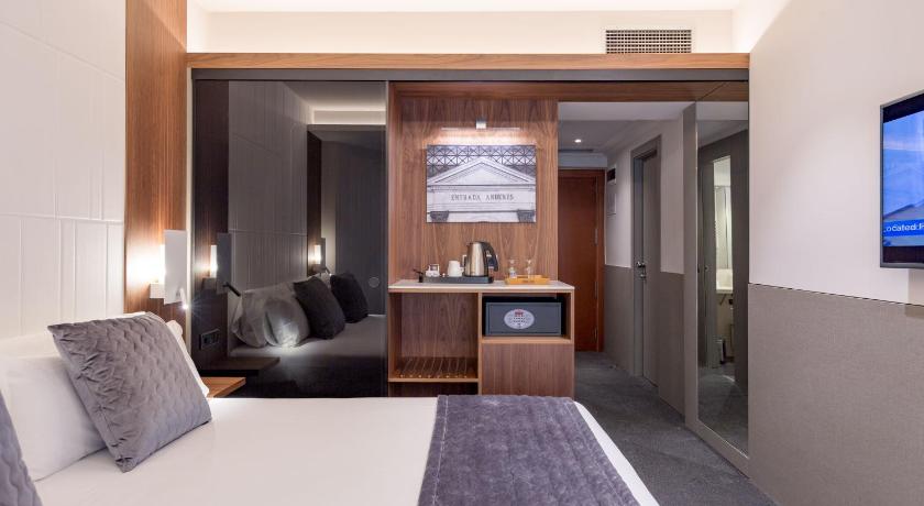 Image of 2 Single Beds, Nonsmoking, 2 Single Beds, Family Room, 2 Connecting Rooms, Sleeps 4 1