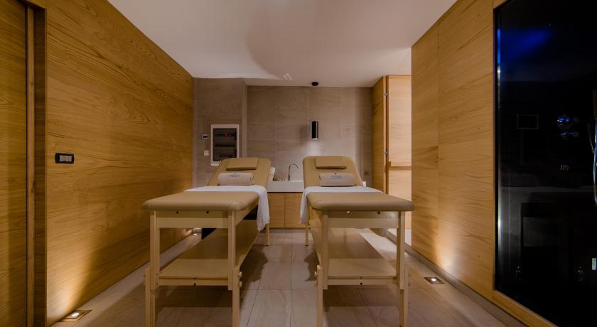 CUMEJA Beach Club & Hotel