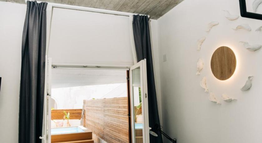 Mesanto Luxury Suites photo