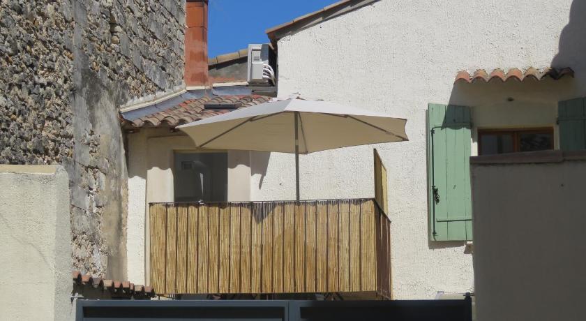 Appartement centre historique avec Terrasse au porte de la Camargue photo